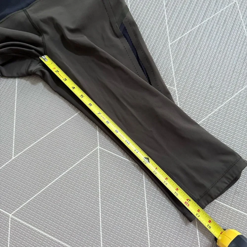 Lululemon Smooth Stride‎ Crop Size 10 Olive/Black